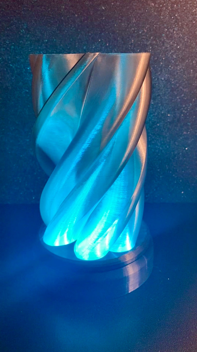 3D Printed Desk Lamp ~ Clover