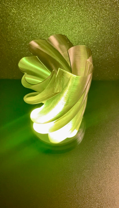 3D Printed Desk Lamp ~ Clover
